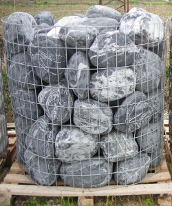 Tumbled Black Pebbles (Nyx) 20-30 cm